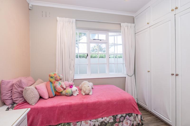4 Bedroom Property for Sale in Constantia Western Cape